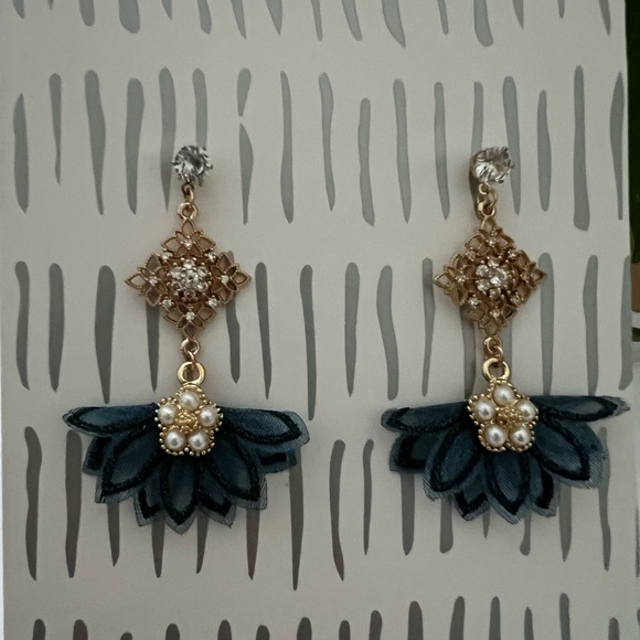 Elegant Flirty Flower-Inspired Dangle Earrings -Mixed Material Stylish Feminine - Picture 13 of 13